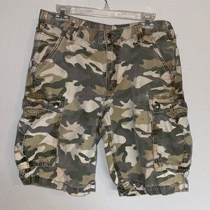 Carhartt camo cargo shorts